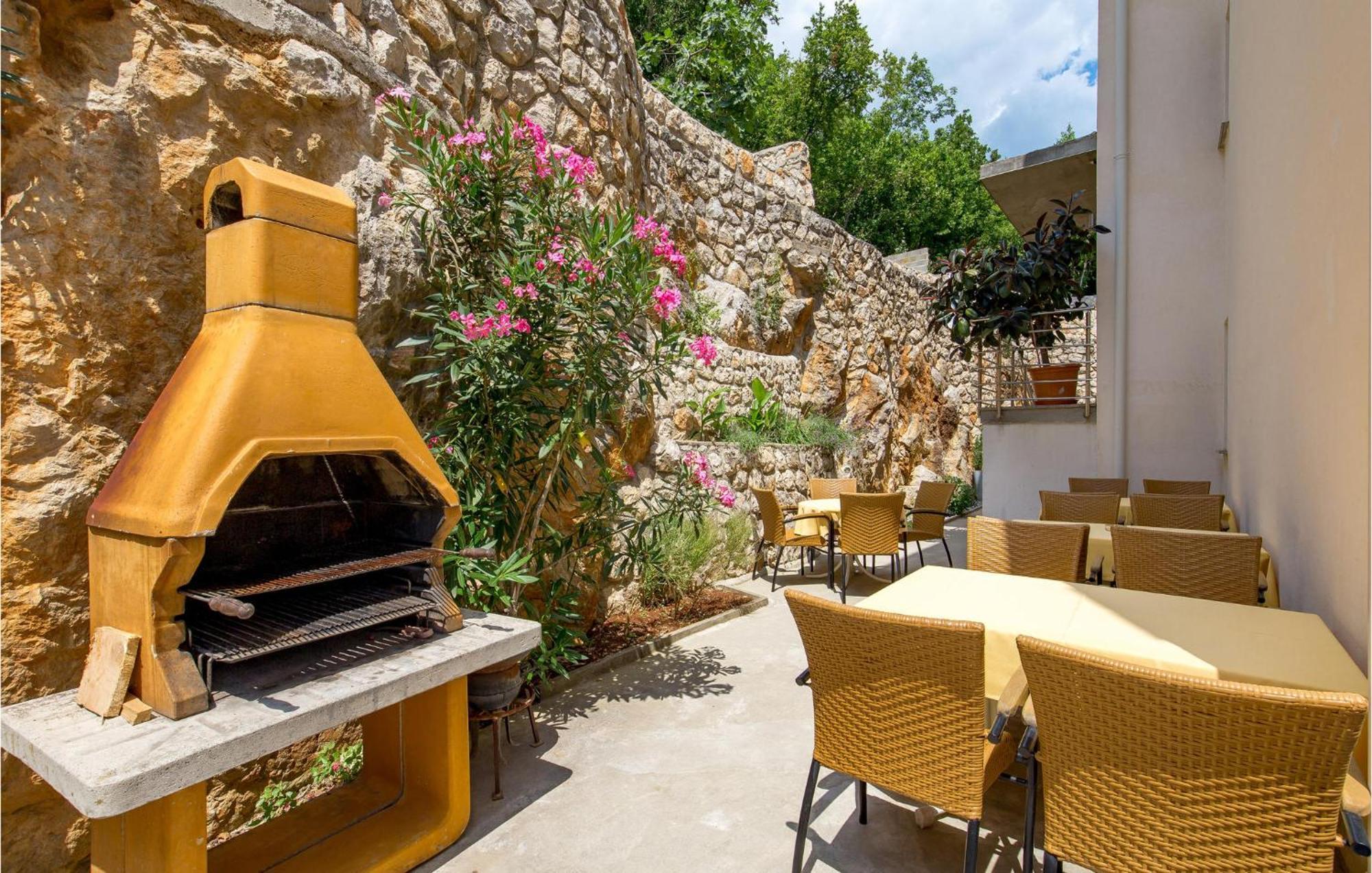 Stunning Apartment In Mošćenička Draga Exterior foto